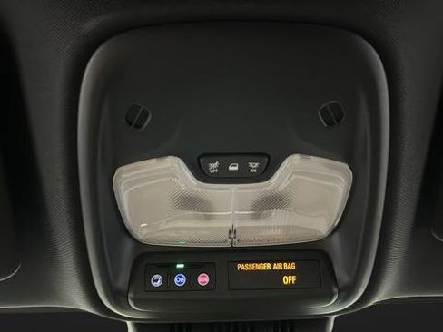 Used 2025 Chevrolet Colorado Z71 AWD/4WD image 32
