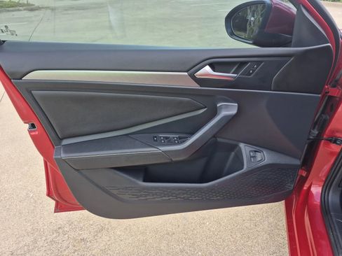 Used 2024 Volkswagen Jetta SE FWD image 11