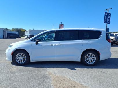 Used 2024 Chrysler Pacifica Touring-L