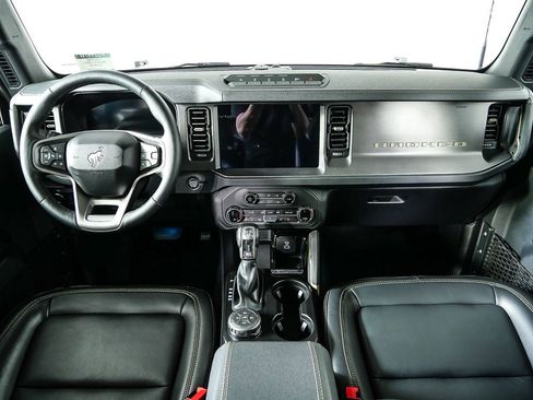 Used 2025 Ford Bronco Badlands image 20