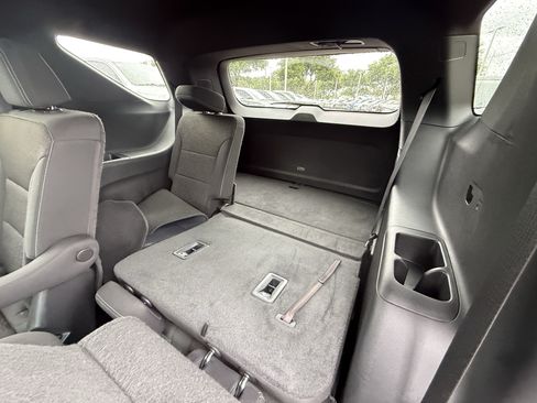 Used 2024 Chevrolet Traverse LT FWD image 30