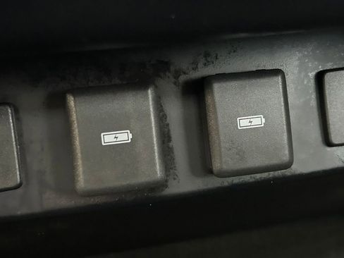 Used 2024 Land Rover Defender 130 X-Dynamic SE image 23