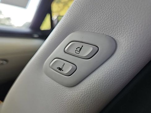 Used 2023 Genesis Electrified GV70 AWD/4WD image 28