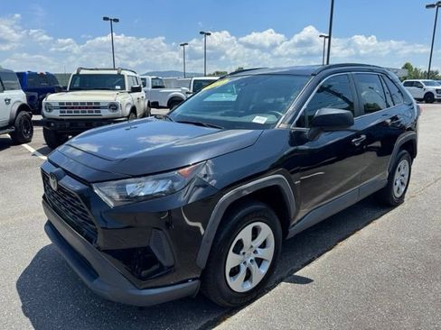 Used 2021 Toyota RAV4 LE FWD image 3