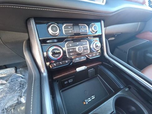 Used 2024 GMC Yukon XL Denali Ultimate image 25