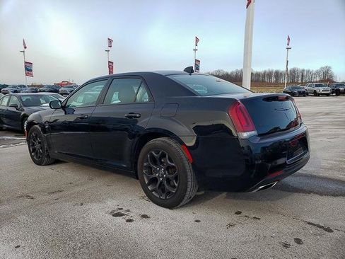 Used 2020 Chrysler 300 Touring w/ Sport Appearance Package image 7