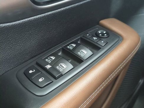 Used 2019 Chrysler Pacifica Limited w/ Tire & Wheel Group image 30