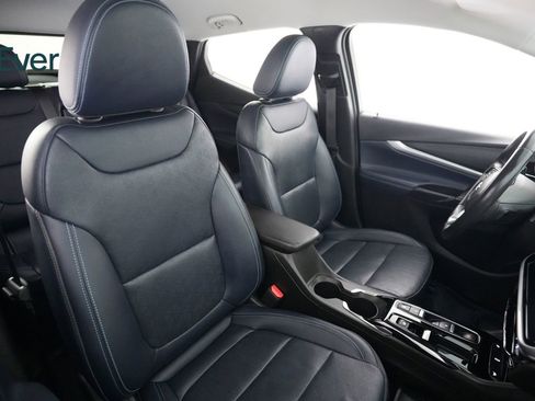 Used 2023 Chevrolet Bolt EUV LT w/ Convenience Package FWD image 23