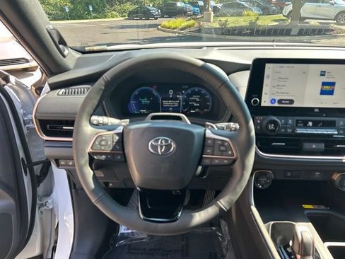 Used 2026 Toyota Grand Highlander AWD Hybrid image 13