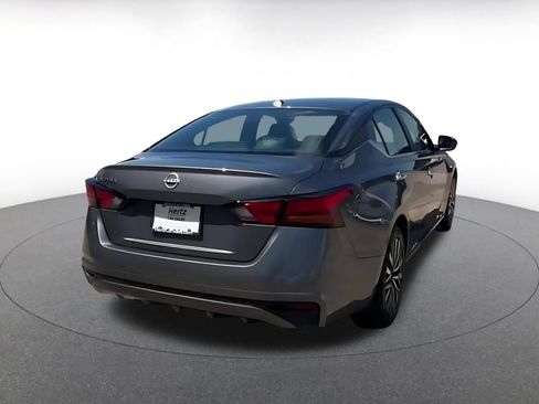Used 2025 Nissan Altima 2.5 SV FWD image 14
