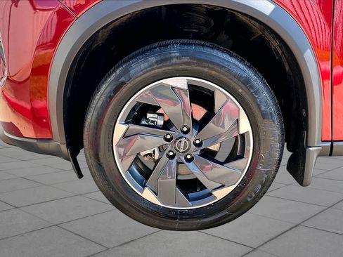 Used 2025 Nissan Rogue SV w/ SV Premium Package FWD image 10