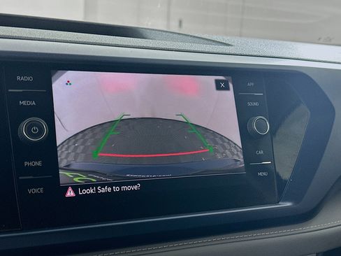 Used 2024 Volkswagen Taos SE w/ MDO Package image 21