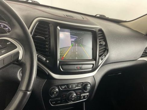 Used 2017 Jeep Cherokee Trailhawk image 25