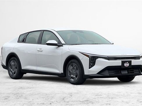New 2025 Kia K4 LX image 2