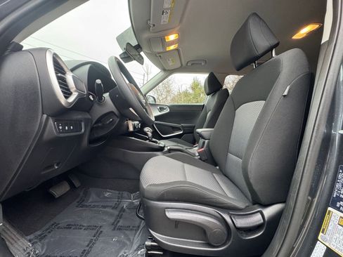Used 2025 Kia Soul LX w/ LX Technology Package image 22