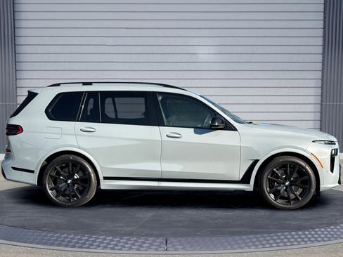 New 2026 BMW X7 M60i image 3