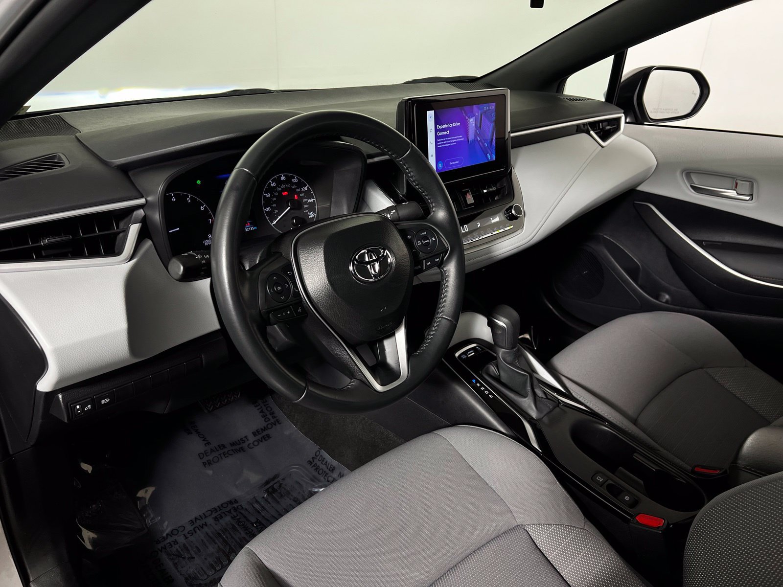 Used 2025 Toyota Corolla SE w/ Convenience Package FWD image 12