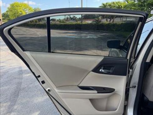 Used 2015 Honda Accord LX image 19