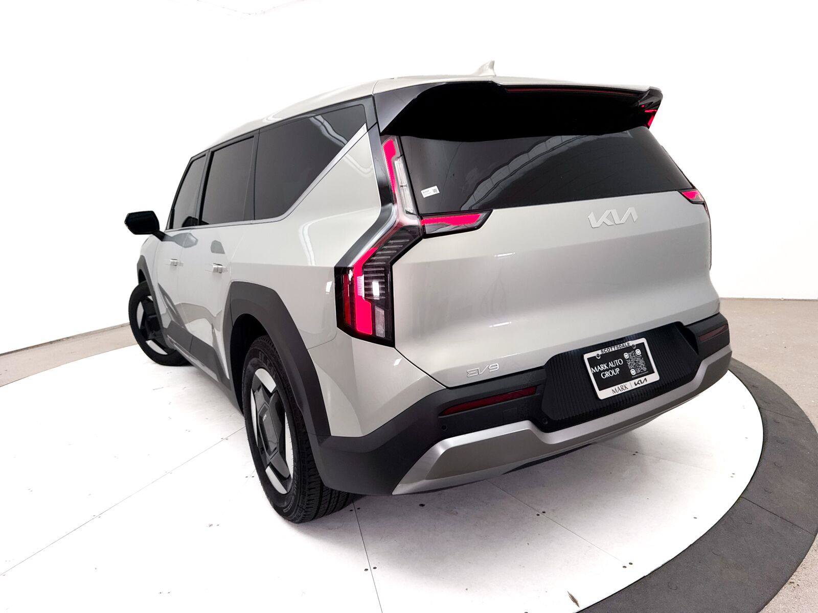 Used 2024 Kia EV9 Light Long Range RWD image 5