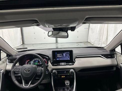 Used 2025 Toyota RAV4 XLE Premium image 40