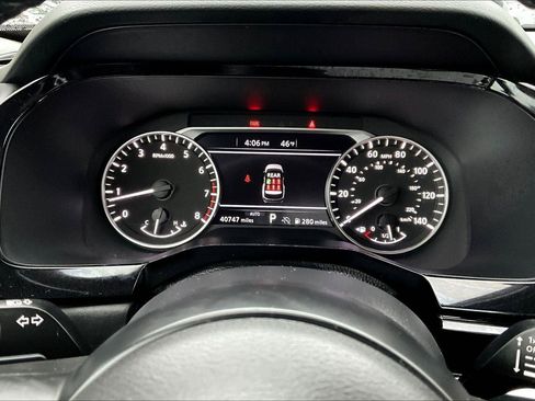 Used 2024 Nissan Pathfinder SV AWD/4WD image 13