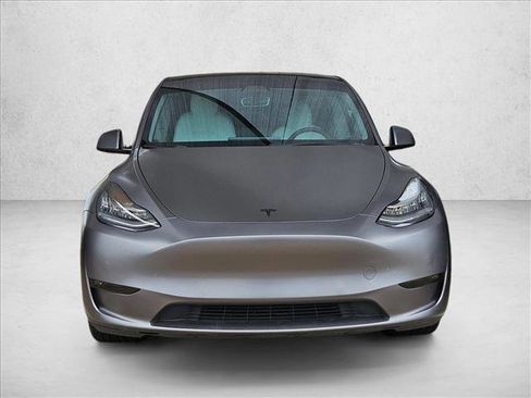 Used 2022 Tesla Model Y Long Range AWD/4WD image 2