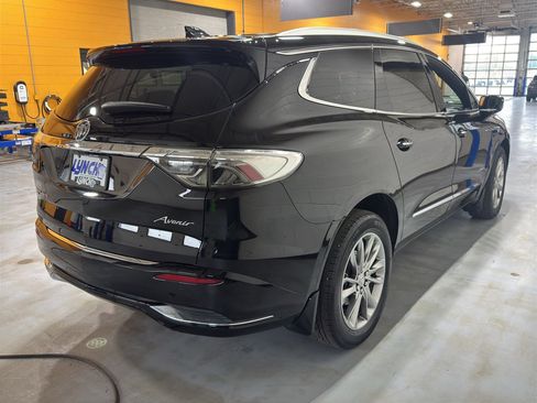 Used 2024 Buick Enclave Avenir image 5