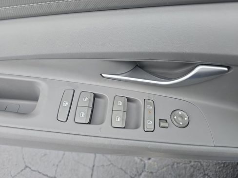 Used 2024 Hyundai Elantra SEL image 28