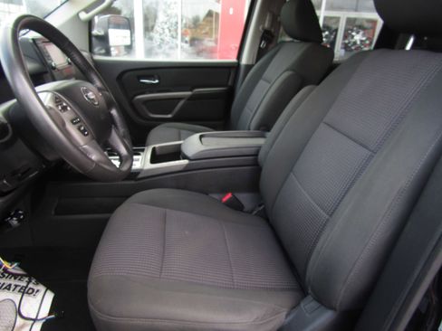 Used 2015 Nissan Titan SV image 10