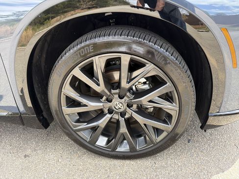 Used 2025 Toyota Crown Signia image 12