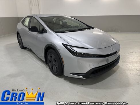 New 2026 Toyota Prius LE image 4