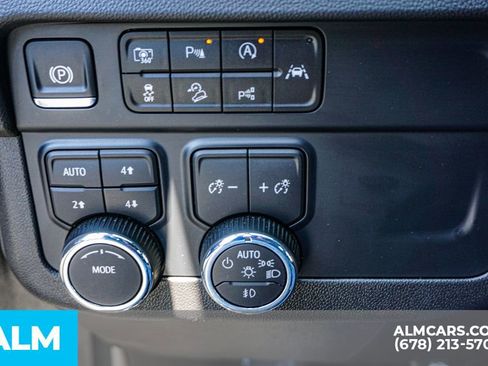 Used 2025 Chevrolet Suburban Z71 AWD/4WD image 48