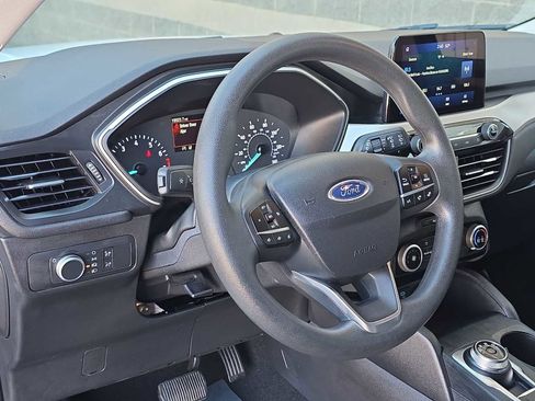 Used 2022 Ford Escape SE image 2