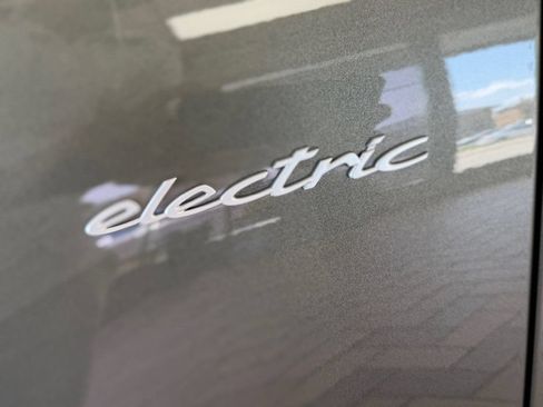 Used 2024 Porsche Macan 4 Electric AWD/4WD image 15