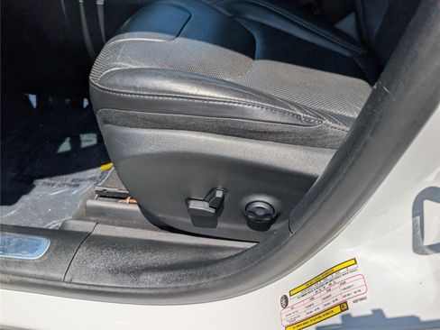 Used 2019 Jeep Cherokee Limited AWD/4WD image 22