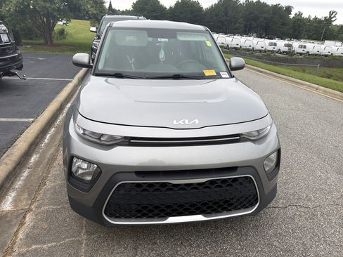 Used 2022 Kia Soul LX FWD image 3