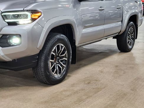 Used 2020 Toyota Tacoma TRD Sport w/ Technology Package image 17