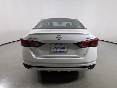Used 2024 Nissan Altima 2.5 SV image 6