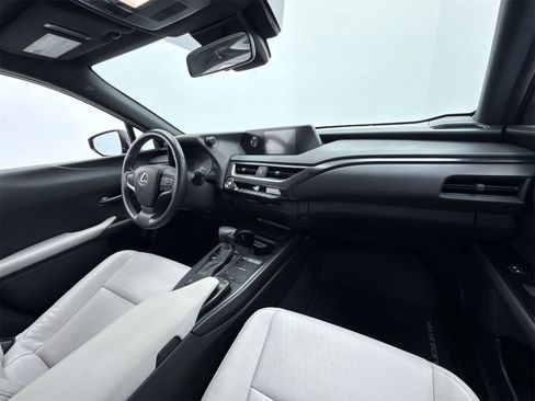 Used 2022 Lexus UX 200 image 16