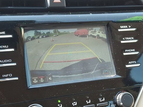 Used 2018 Toyota Camry LE w/ Convenience Package FWD image 17