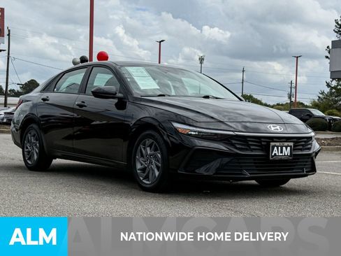 Used 2024 Hyundai Elantra SEL image 4