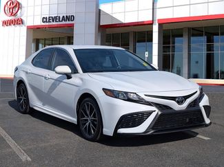 Used 2024 Toyota Camry SE video 2