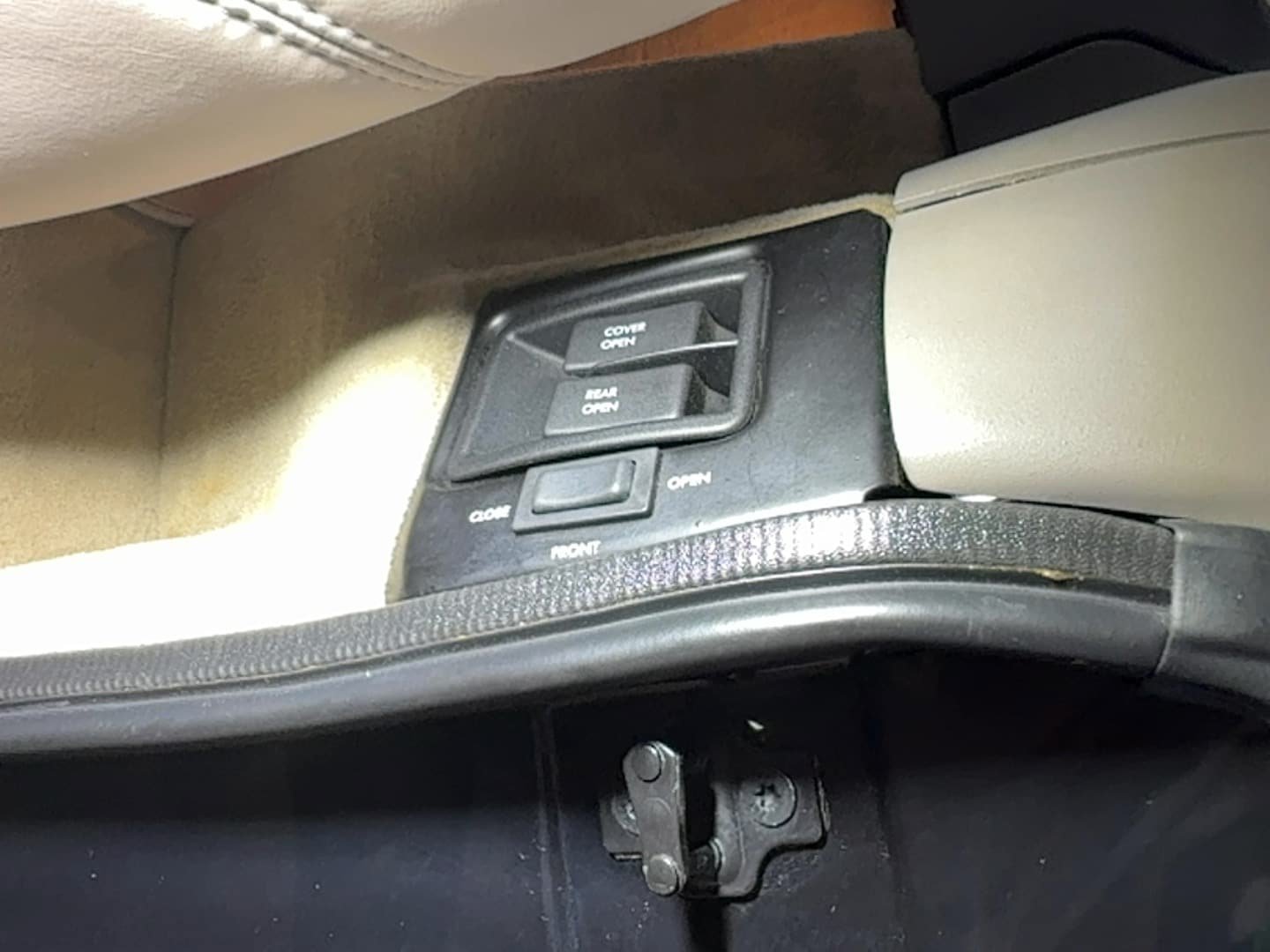 Used 1993 Cadillac Allante FWD image 51