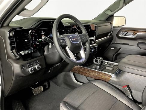 Used 2025 GMC Sierra 1500 Elevation image 8