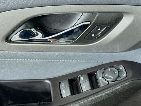 Used 2019 Chevrolet Traverse LT FWD image 23