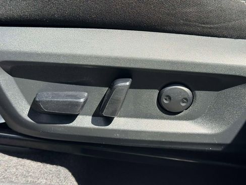 Used 2025 Nissan Rogue SV AWD/4WD image 17