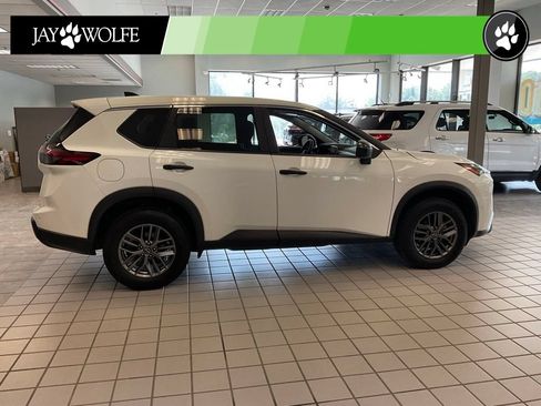 Used 2024 Nissan Rogue S AWD/4WD image 6