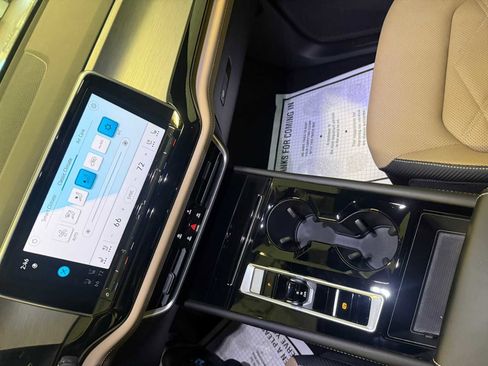 Used 2024 Volkswagen Atlas Cross Sport SE image 37