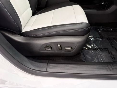 New 2026 Chevrolet Equinox EV LT w/ Convenience Package II AWD/4WD image 24