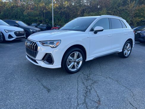 Used 2023 Audi Q3 2.0T Premium w/ Convenience Package image 2